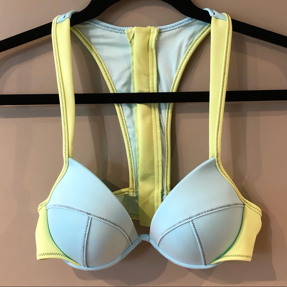 Victoria’s Secret bikini top. Size 34B.
